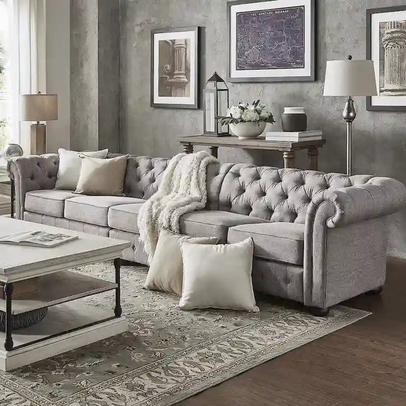 Canapé Chesterfield extra long gris clair par